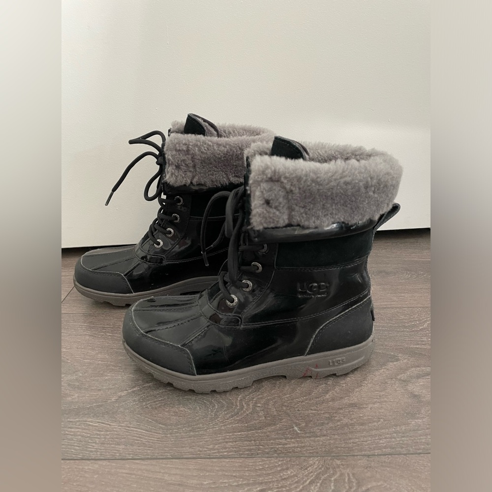 UGG Adirondack winter shoes boots black 5 warm waterproof booties like new